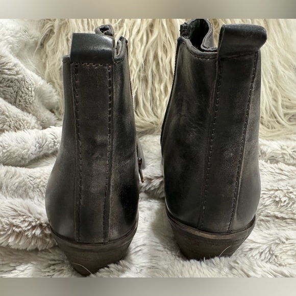 Size 8.5 short ROAN (Aggie) grey cowboy boots. Never worn. - Picture 3 of 5